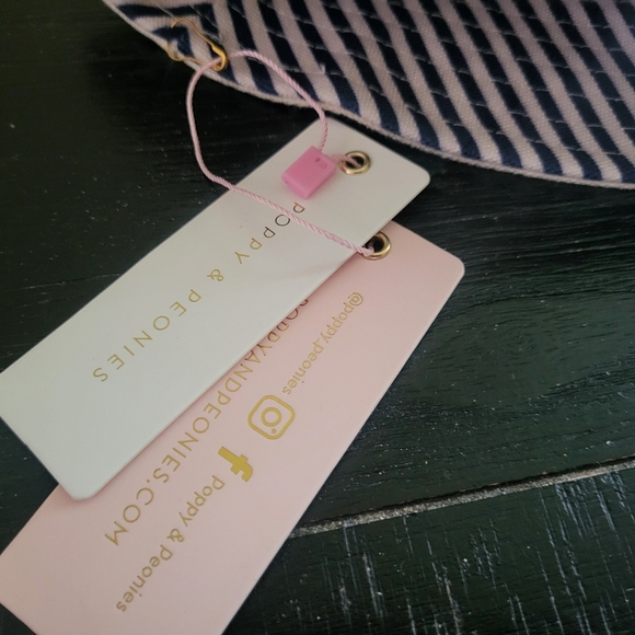 Poppy and Peonies NEW reversible bucket hat - Picture 5 of 6